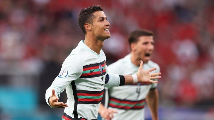 Eurocopa: Cristiano Ronaldo debutó con un tanto de penal y un golazo en el triunfo ante Hungría