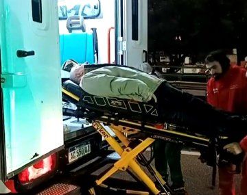 Fuerte choque entre un colectivo y un auto en la General Paz: el helicóptero del SAME rescató a una herida
