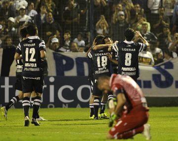 El Lobo está: Gimnasia goleó a Unión y estiró su buena racha