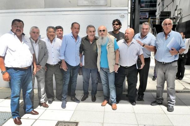 Gremios del transporte presionan con Ganancias y amenazan con un paro