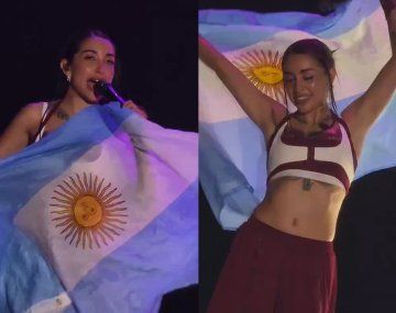 María Becerra flameó una bandera argentina en Barcelona.