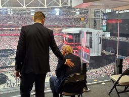 Con Trump presente, una multitud se reunió para darle el último adiós a Charlie Kirk