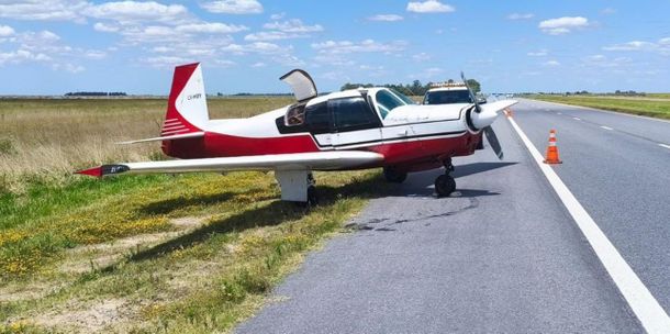 Susto en plena temporada: avioneta aterrizó de emergencia sobre la Ruta 56 a la altura de Madariaga