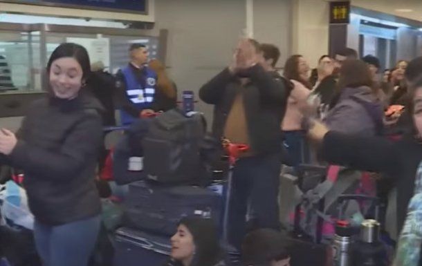 Otra vez caos en Aeroparque: protesta de pasajeros por vuelos demorados