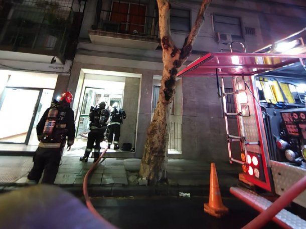 Incendio en Almagro: evacuaron un edificio