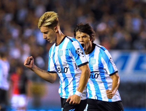 Con suplentes, Racing goleó a Colón y volvió a sonreir