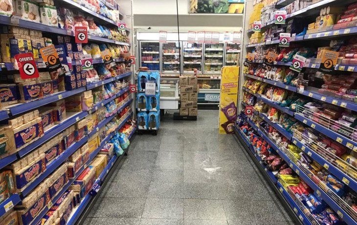 Por la suba del dólar, suspenden entregas de productos a los súper hasta acordar aumentos