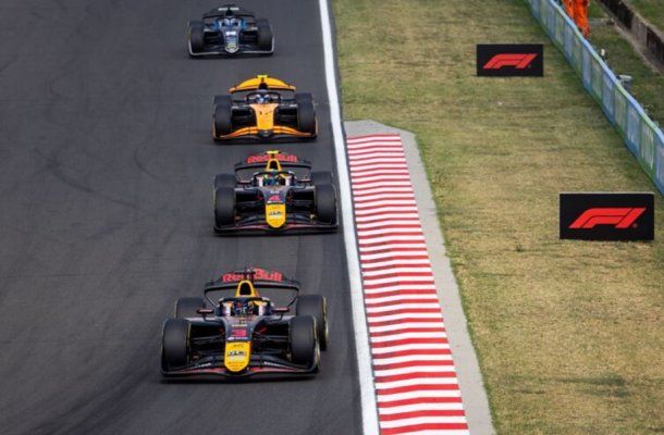 Así fue la electrizante definición de la Sprint de la Fórmula 2 entre Alex Dunne y Josep María Martí