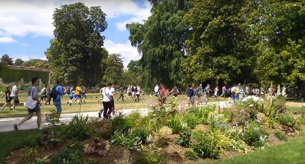 VIDEO: Corridas en un parque de Francia porque encontraron un pokémon