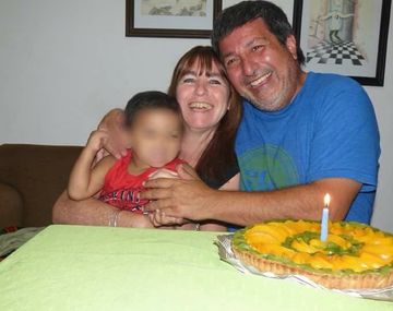 Una familia junta firmas para poder adoptar a un nene de 3 años