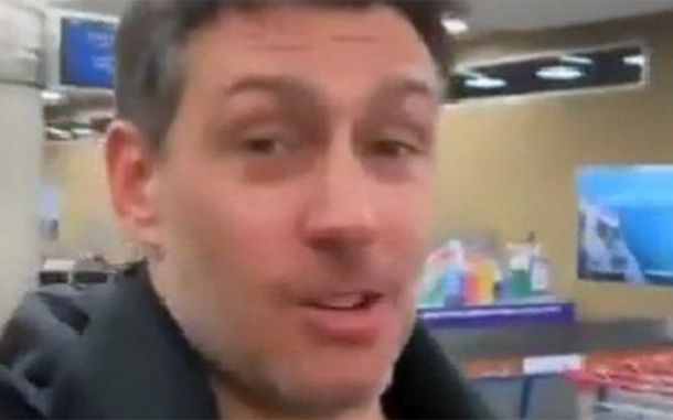 Quién es el sujeto que discriminó a una azafata de Aerolíneas