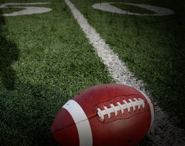 Un jugador de fútbol se descompensó en pleno partido y murió