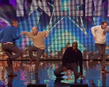 Los abuelos que la rompen bailando