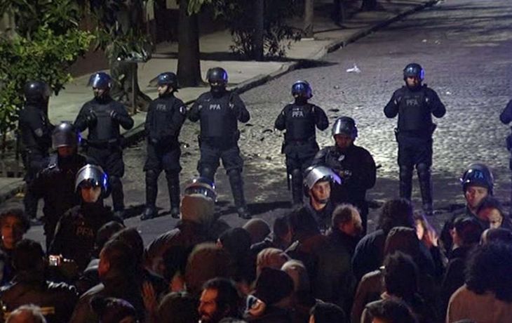 Desalojo de la cabecera Constitución de la línea 60: rige un paro total