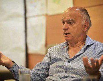 Grindetti oficializó que se toma licencia como intendente de Lanús