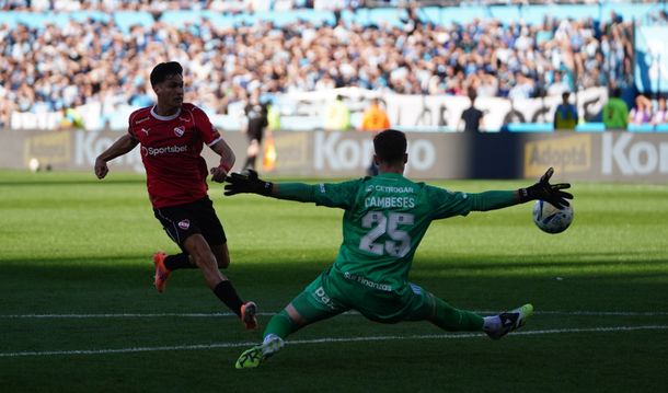 El increíble gol que erró Independiente en la última jugada del clásico ante Racing en Avellaneda