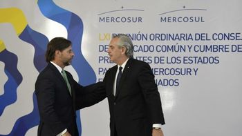 El gobierno analiza el pedido de Argentina para votar esta tarde un préstamo urgente de la CAF. El gobierno analiza el pedido de Argentina para votar esta tarde un préstamo urgente de la CAF.