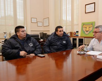 Zamora, junto a empleados de la empresa Sancor
