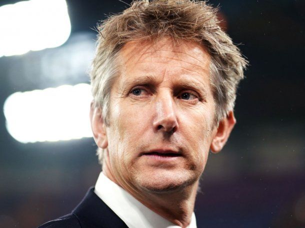 El difícil momento de Edwin Van der Sar: tiene hemorragia cerebral