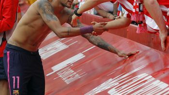 para imitar: el imperdible gesto que tuvo neymar con un hincha del rival para imitar: el imperdible gesto que tuvo neymar con un hincha del rival