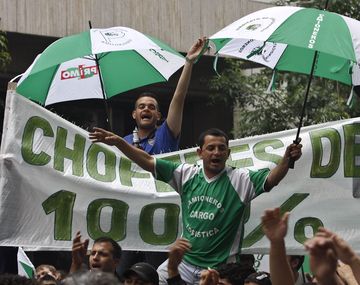 Intransigencia sindical: Camioneros no firma nada por debajo del 30%