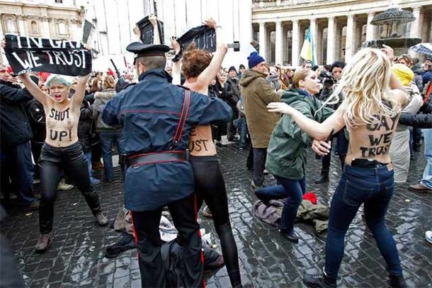 Mujeres se desnudaron en el Vaticano en plena misa del Papa