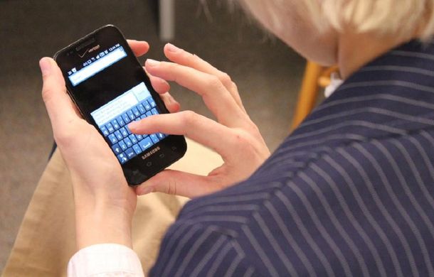 Cargar cada móvil ahora será más fácil gracias a este truco casero y efectivo.&nbsp;