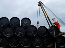 Los precios del petróleo bajaron luego del paso del huracán en Estados Unidos. Los precios del petróleo bajaron luego del paso del huracán en Estados Unidos.