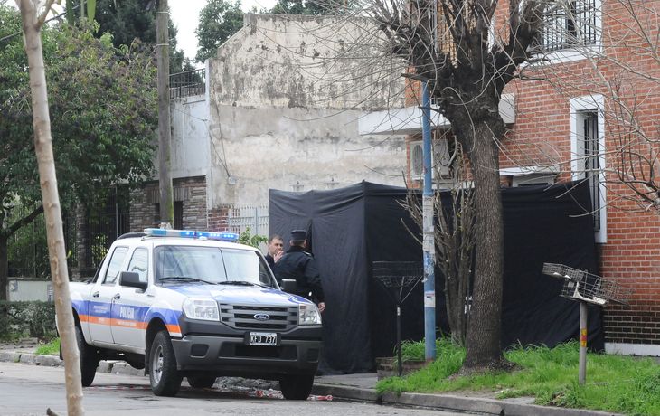 Encuentran un cuerpo calcinado en un polideportivo