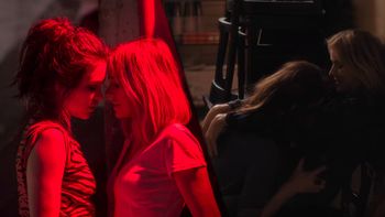 Naomi Watts en Gypsy se anima a las escenas calientes con otra mujer Naomi Watts en Gypsy se anima a las escenas calientes con otra mujer