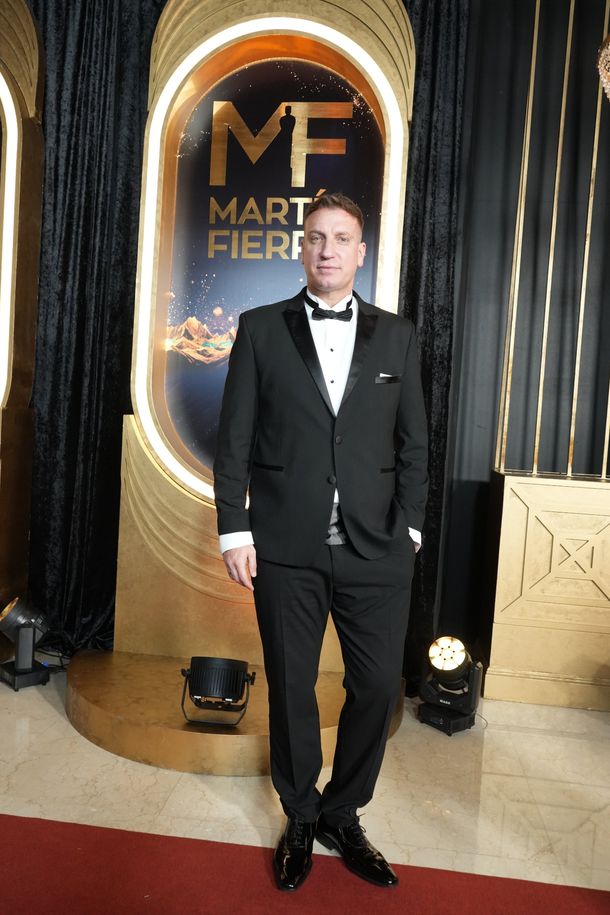 Maxi López en la alfombra roja de los Martín Fierro. Maxi López en la alfombra roja de los Martín Fierro.