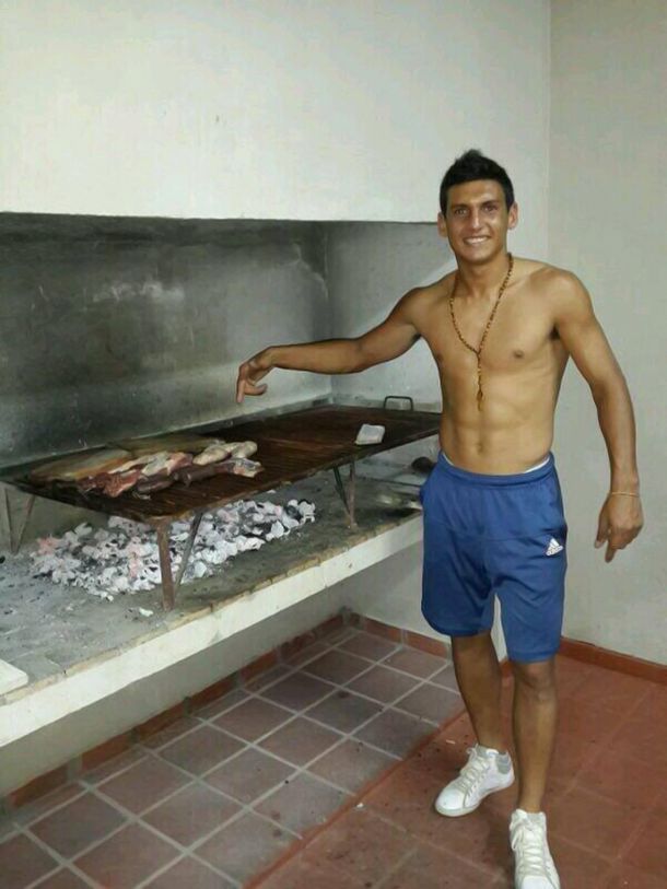 Denuncian a un jugador de Boca Unidos por golpear y patear a su novia