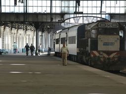 incidentes por un tren varado que venia desde mar del plata incidentes por un tren varado que venia desde mar del plata