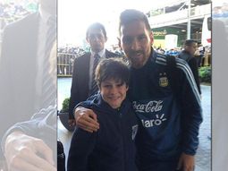 video: ¡por estas cosas messi es el mas grande! gran gesto con un nino uruguayo video: ¡por estas cosas messi es el mas grande! gran gesto con un nino uruguayo