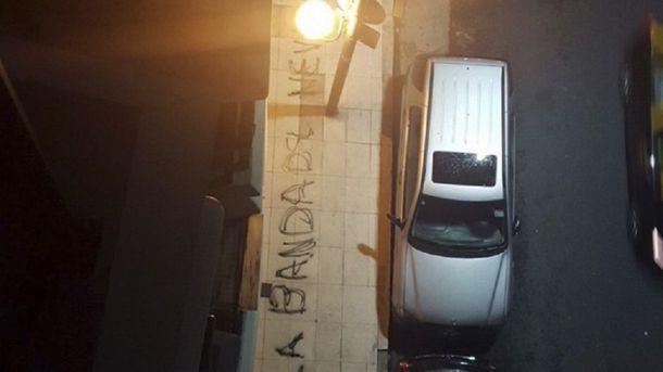 Pintadas amenazantes en la casa del Presidente de Excursionistas