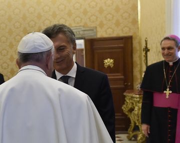 Macri destacó la reunión con el Papa y lo invitó a la Argentina