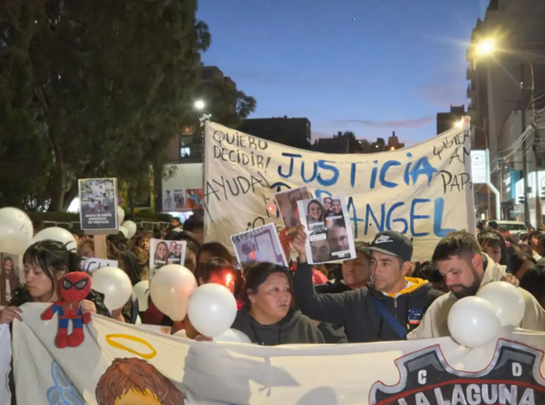 Comodoro Rivadavia marchó por Ángel: Con los niños no