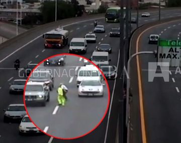 Rescatan a un anciano en una autopista