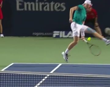 ¿La jugada del año? Mirá lo que hizo este tenista