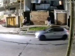 El desgarrador grito de una mujer en medio un robo en Lanús: ¡Te da el auto, dejalo!