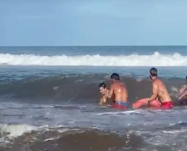 Primer rescate del año en Mar del Plata: aplausos para los guardavidas