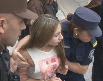 Nahir Galarza cuando la trasladaban a una comisaría.&nbsp;