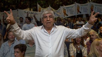 hugo moyano podria bajarse de la pelea por la afa hugo moyano podria bajarse de la pelea por la afa