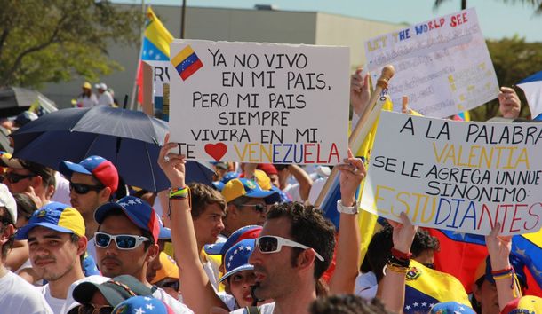 Cientos de venezolanos protestaron en el exterior contra las elecciones de Maduro