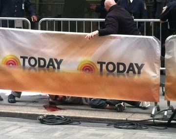 El hombre intentó quitarse la vida frente a las cámaras