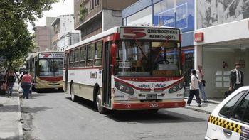 insolito: 20 hombres secuestraron un colectivo para ir al funeral de un amigo insolito: 20 hombres secuestraron un colectivo para ir al funeral de un amigo