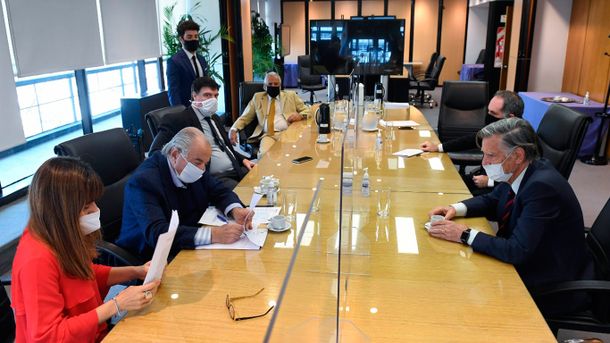 Paritaria 2020-2021: Comercio cerró 8% de aumento por seis meses