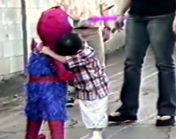 Golpeaba a su piñata