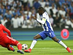 el porto aprovecho varios errores del bayern y saco un buena ventaja el porto aprovecho varios errores del bayern y saco un buena ventaja