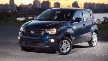 el auto popular de fiat se presento en argentina el auto popular de fiat se presento en argentina